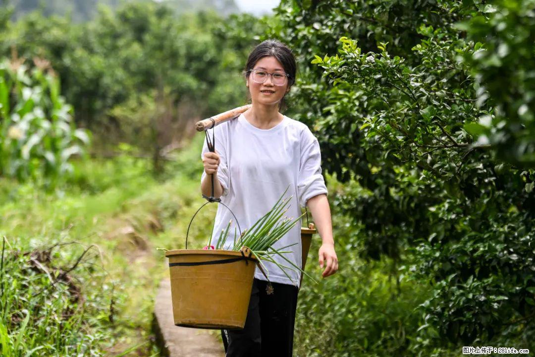 全网追的“扁担女孩”，找了一份暑假工，时薪12元 - 黑河生活资讯 - 黑河28生活网 heihe.28life.com